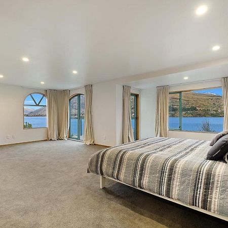 Huge Lakefront Delight - Queenstown Holiday Home Экстерьер фото