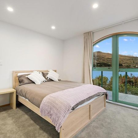 Huge Lakefront Delight - Queenstown Holiday Home Экстерьер фото