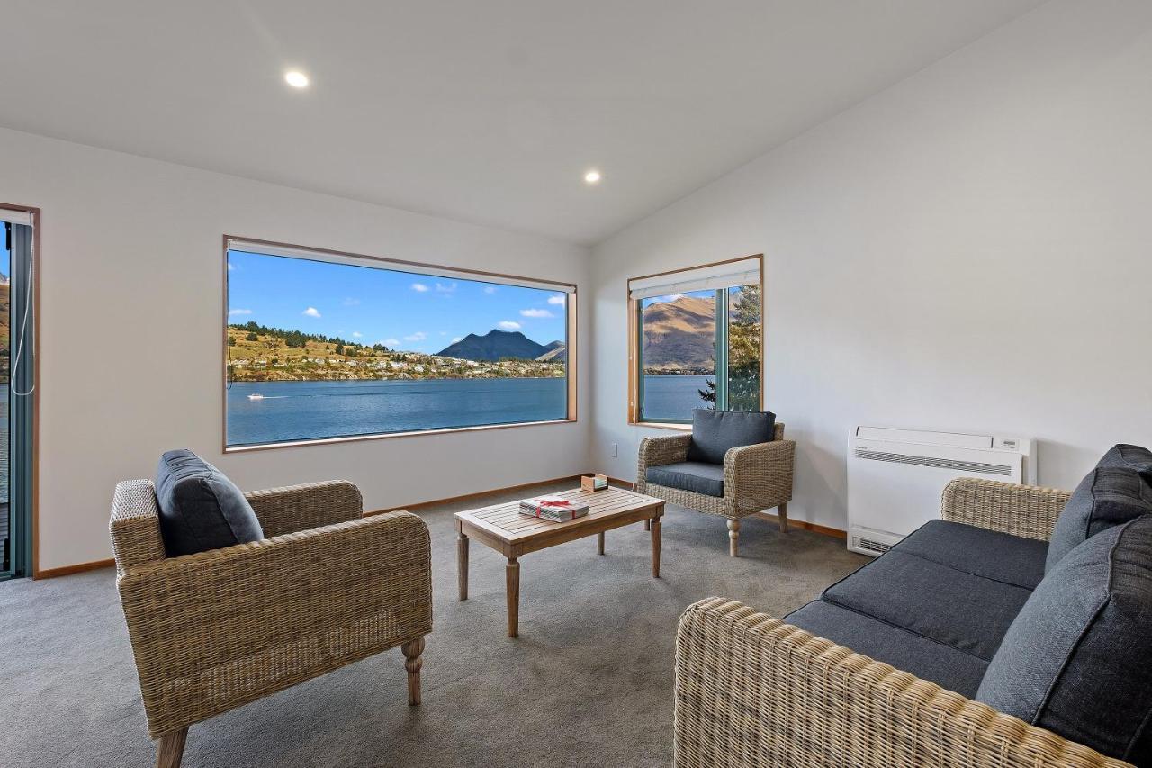 Huge Lakefront Delight - Queenstown Holiday Home Экстерьер фото
