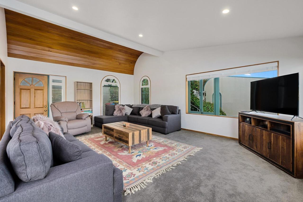 Huge Lakefront Delight - Queenstown Holiday Home Экстерьер фото