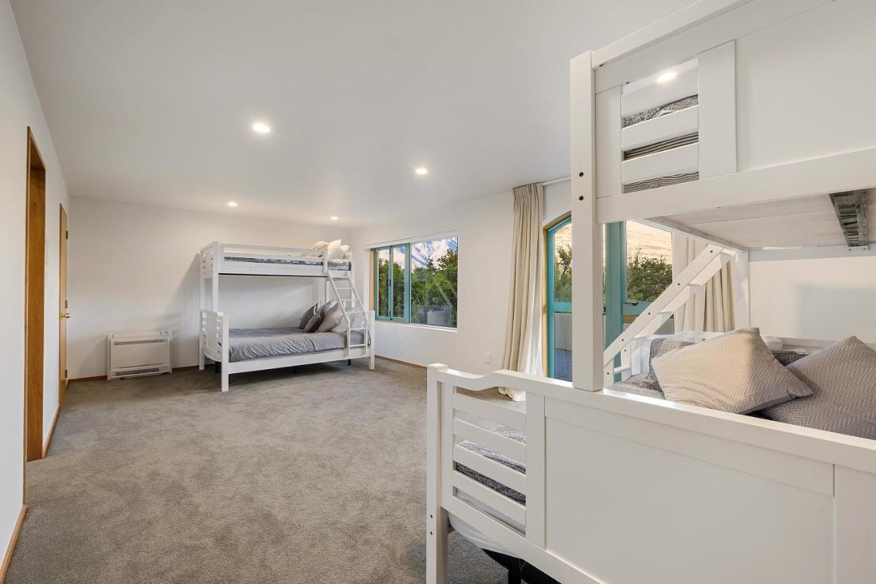 Huge Lakefront Delight - Queenstown Holiday Home Экстерьер фото
