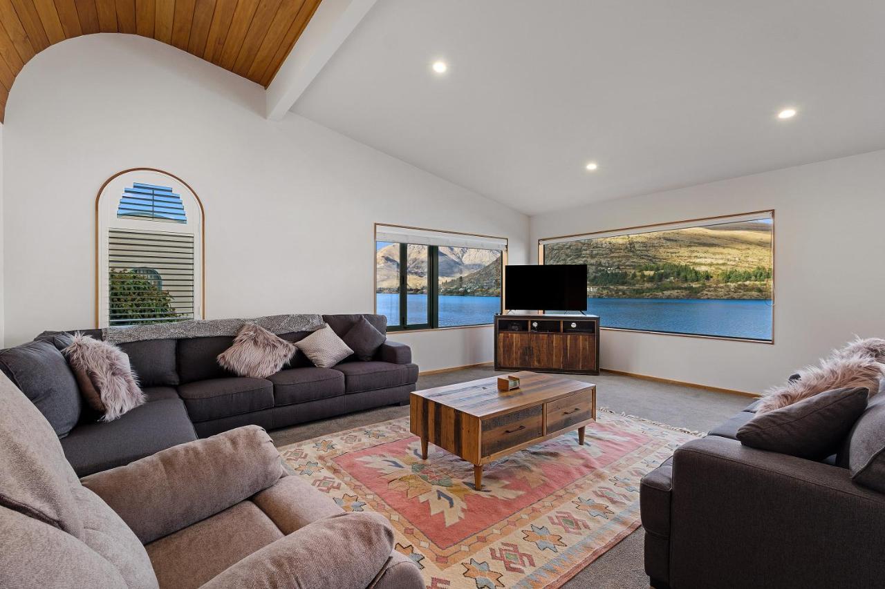 Huge Lakefront Delight - Queenstown Holiday Home Экстерьер фото