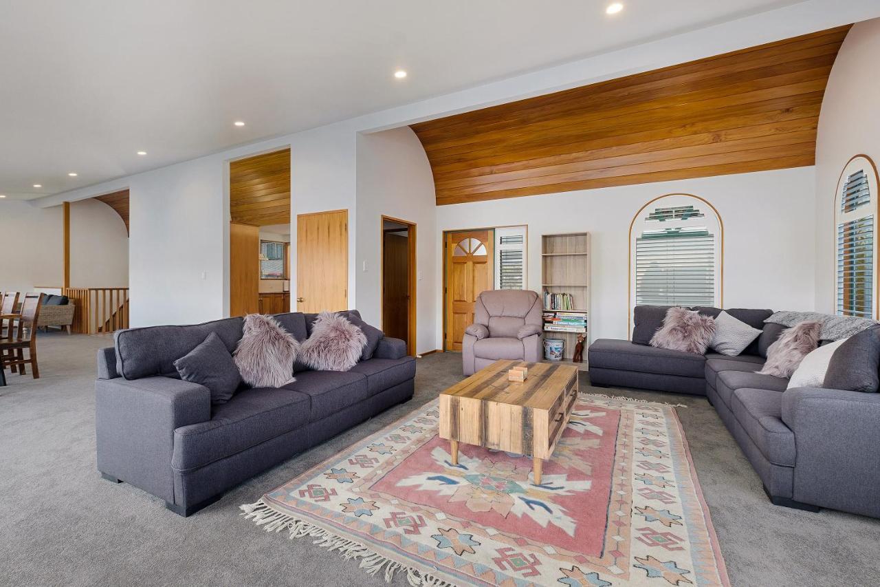 Huge Lakefront Delight - Queenstown Holiday Home Экстерьер фото