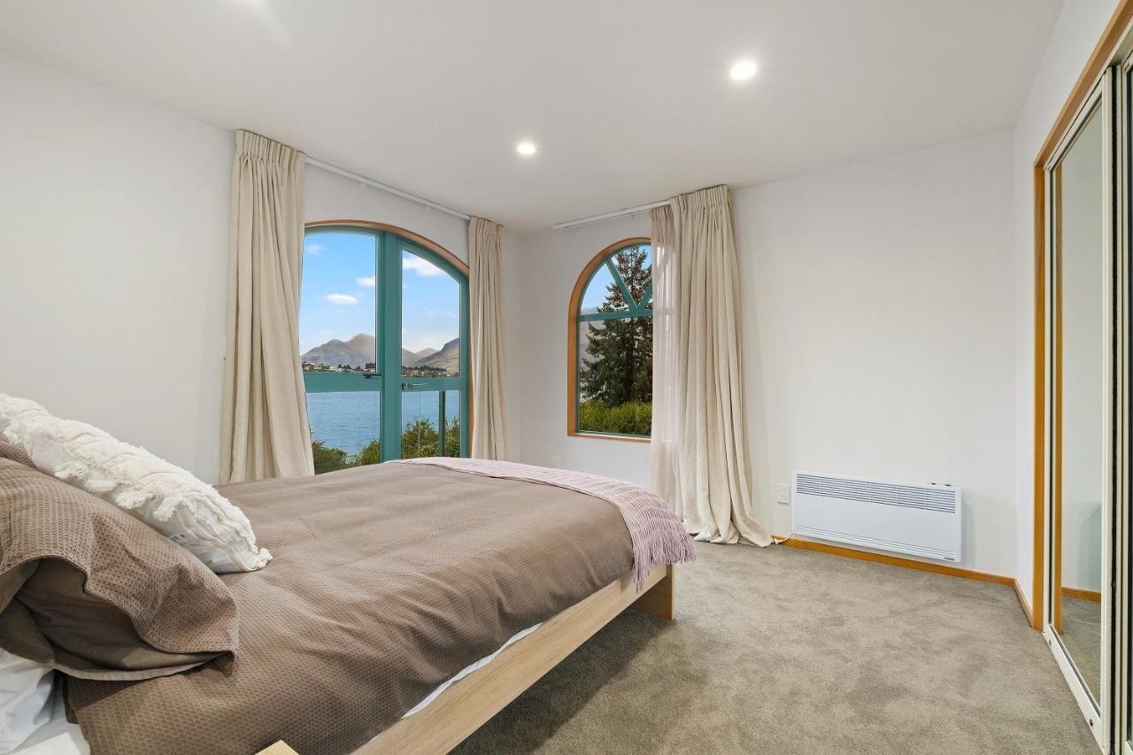Huge Lakefront Delight - Queenstown Holiday Home Экстерьер фото