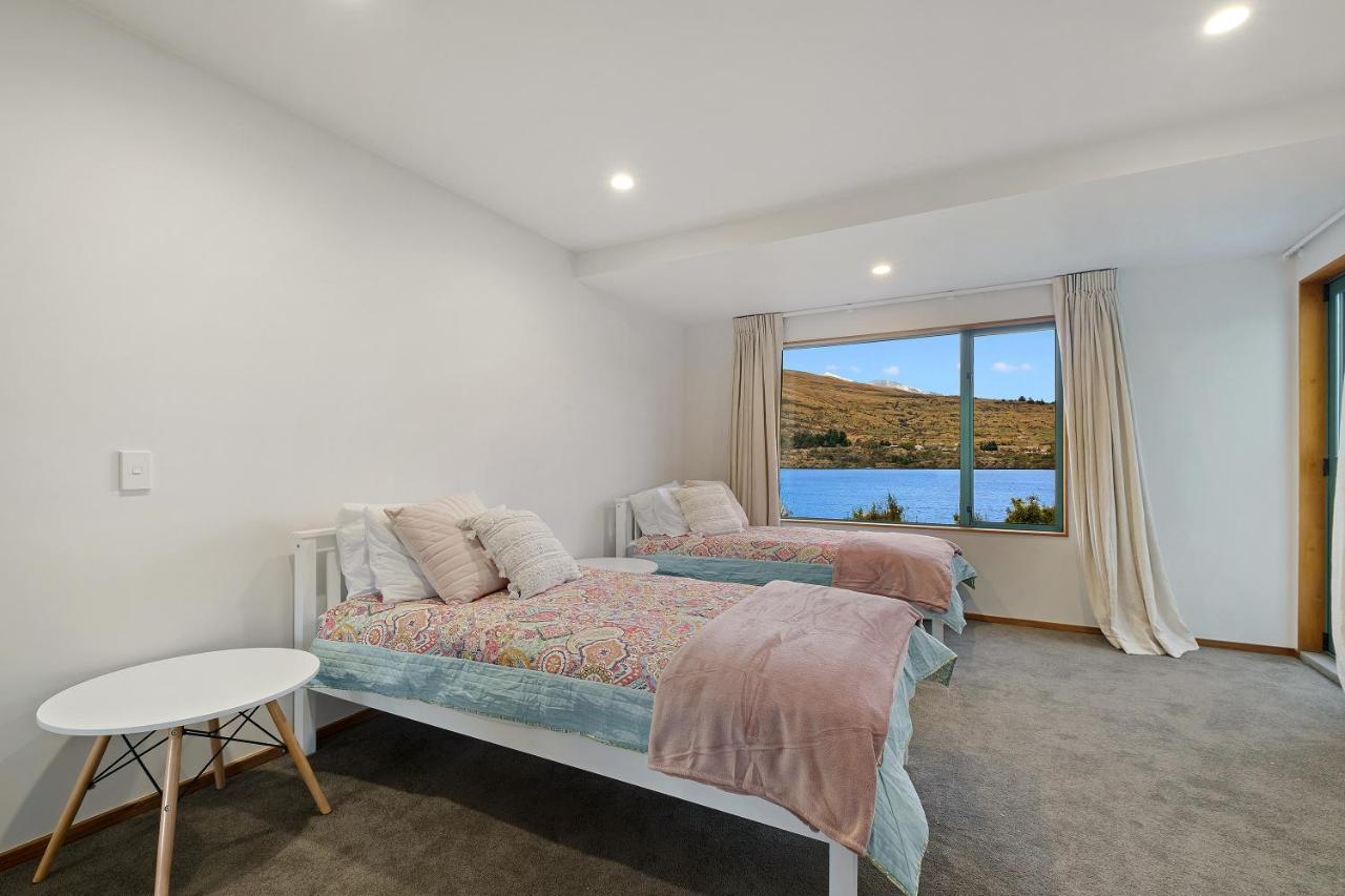 Huge Lakefront Delight - Queenstown Holiday Home Экстерьер фото
